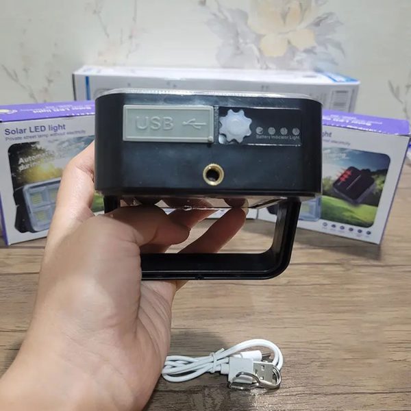 پروژکتور شارژی خورشیدی آهنربادار مدل R05 با 10 وات، شارژ USB و پنل خورشیدی